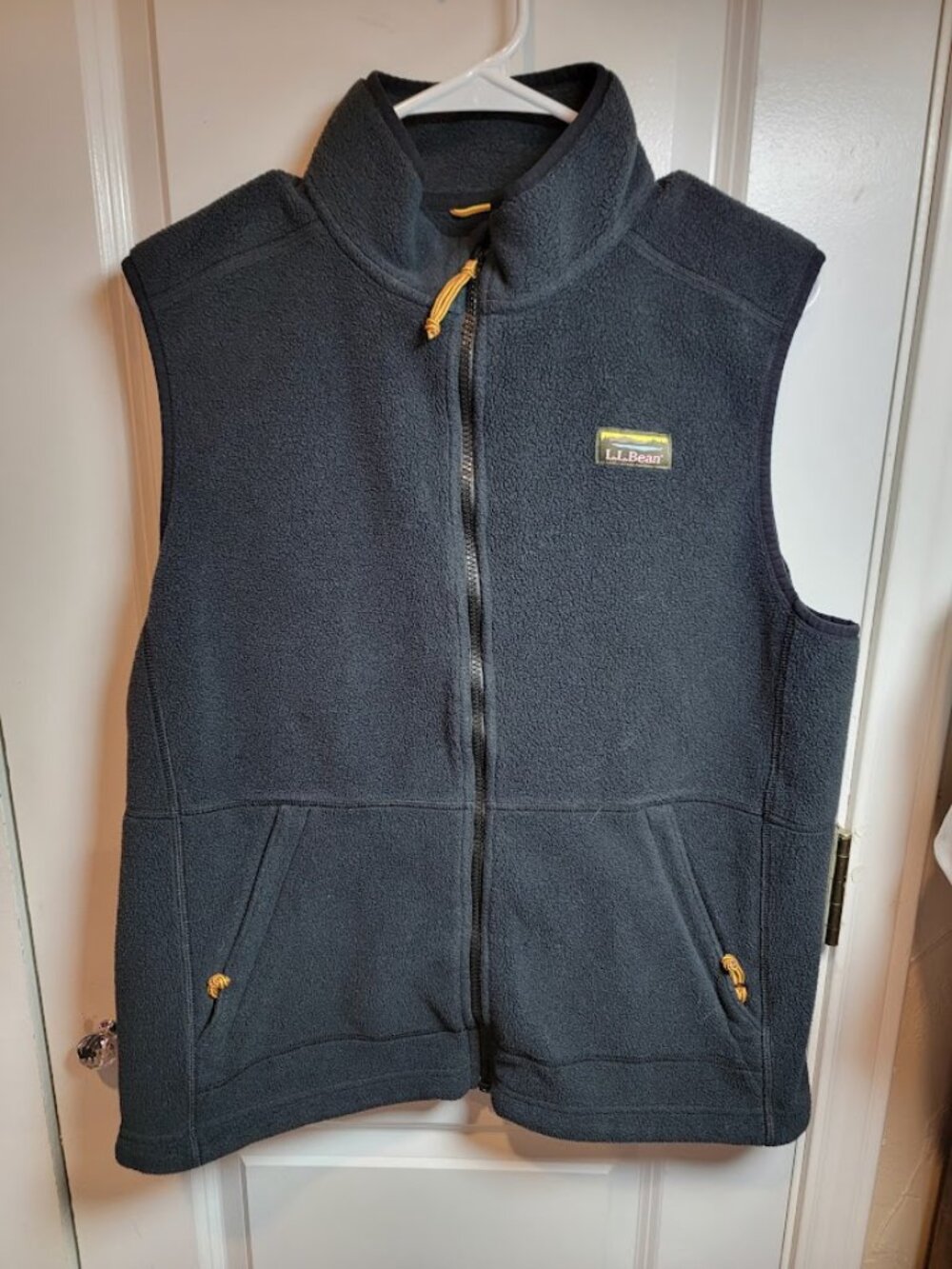 L.L.Bean Men's Medium Black Fleece Vest Full Zip Recycled Polyester Outdoor Hiki